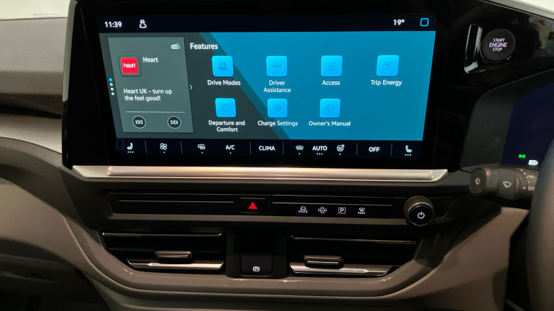 Volkswagen Transporter T32 Swb Electric 160kW 65kWh Commerce Pro Van Auto